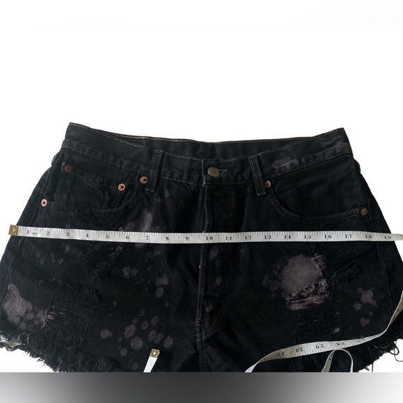 Levi’s - Vintage cut off black distressed acid wash denim shorts - Picture 11 of 13